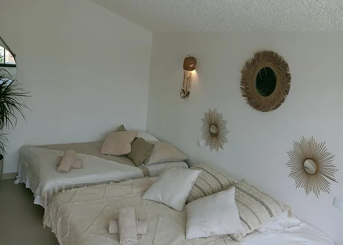 Beachfront エステポナ