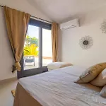 Beachfront Vila Estepona